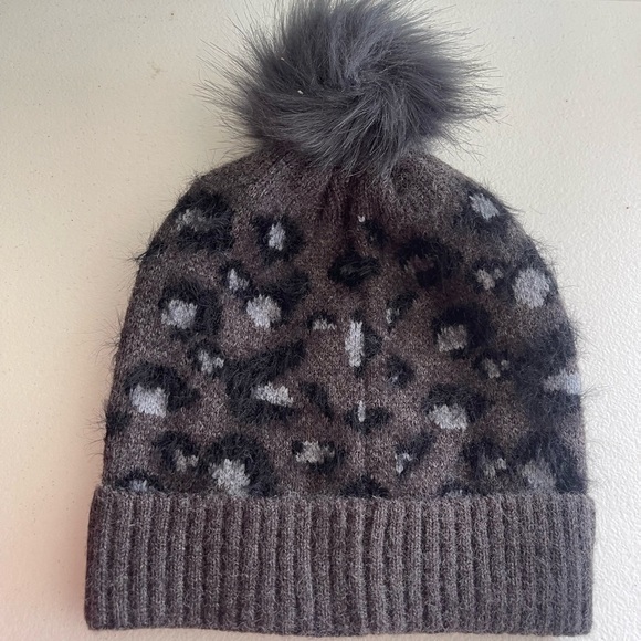 Britt’s knits nwt leopard soft knit fur pin hat beanie - Picture 3 of 3